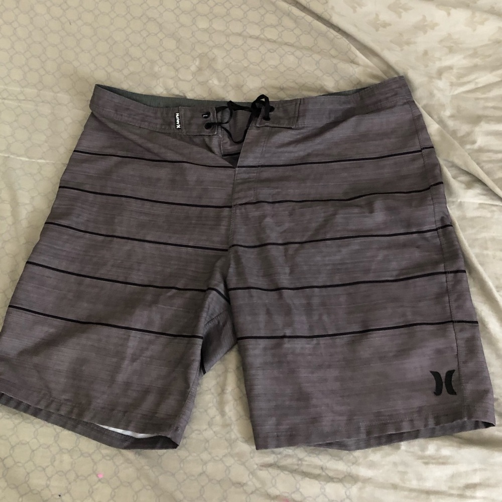 Hurley men’s gray board shorts